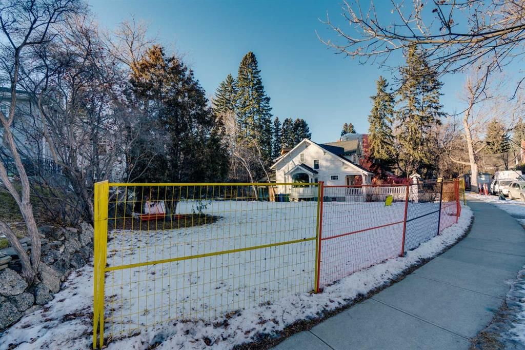 2601 Carleton Street SW, Calgary — photo 4 of 20