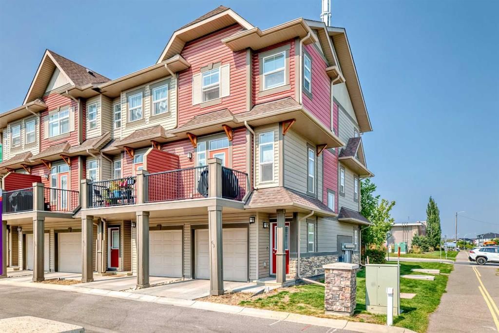 63 Legacy Path SE, Calgary — photo 3 of 38