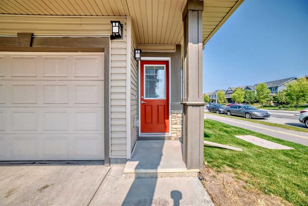 63 Legacy Path SE, Calgary — photo 4 of 38