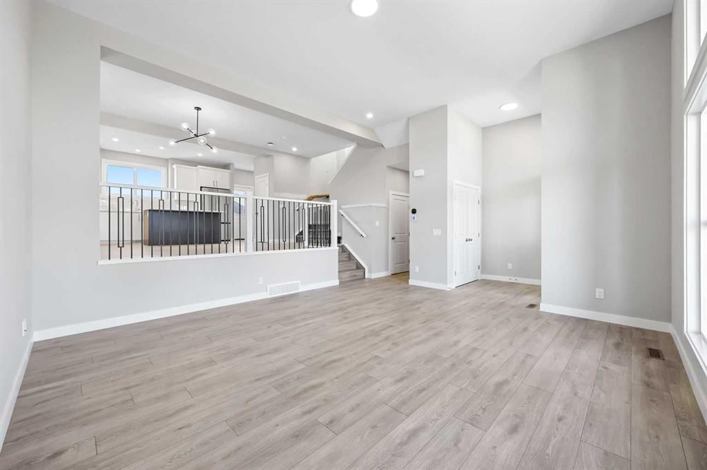 112 Mitchell Walk NW, Calgary — photo 3 of 16