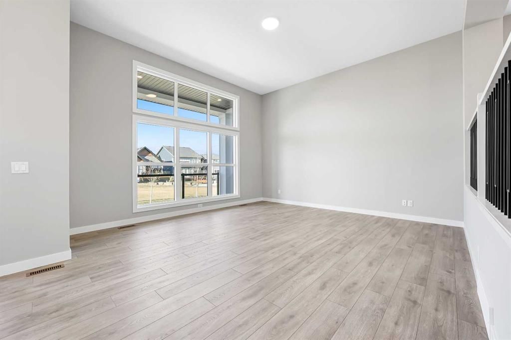 112 Mitchell Walk NW, Calgary — photo 4 of 16