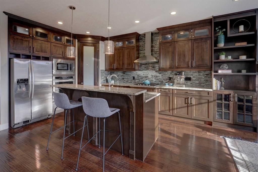 1721 20 Avenue NW, Calgary — photo 2 of 35