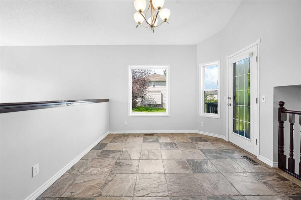159 Hidden Ranch Circle NW, Calgary — photo 5 of 44