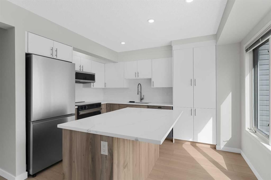 7 Prominence View SW, Calgary — photo 2 of 41
