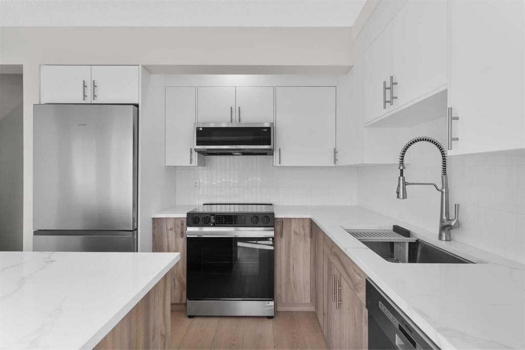 7 Prominence View SW, Calgary — photo 3 of 41