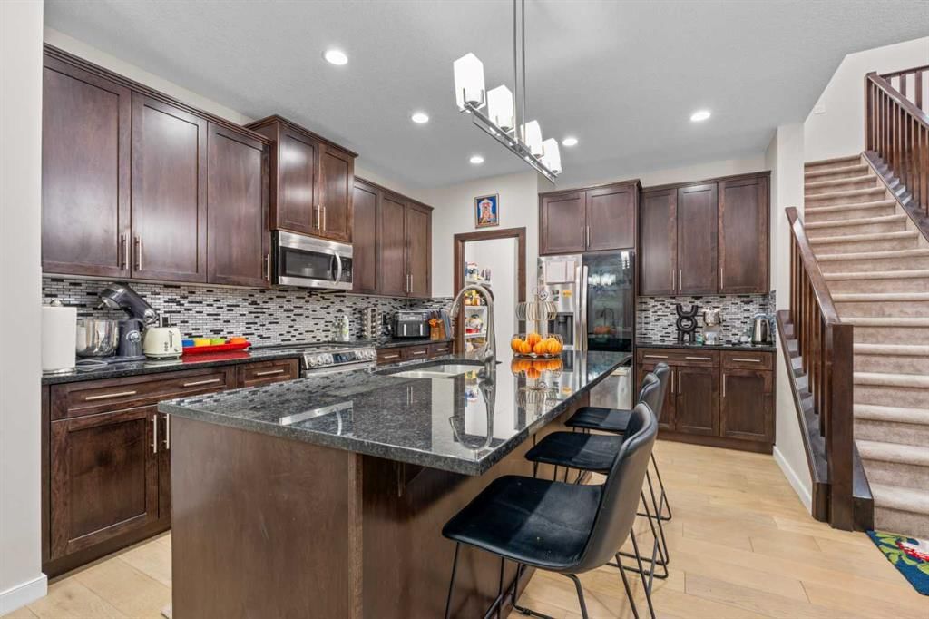 28 Panton Court NW, Calgary — photo 4 of 44