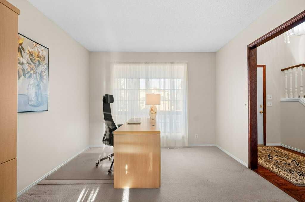 63 Douglas Park Boulevard SE, Calgary — photo 4 of 50