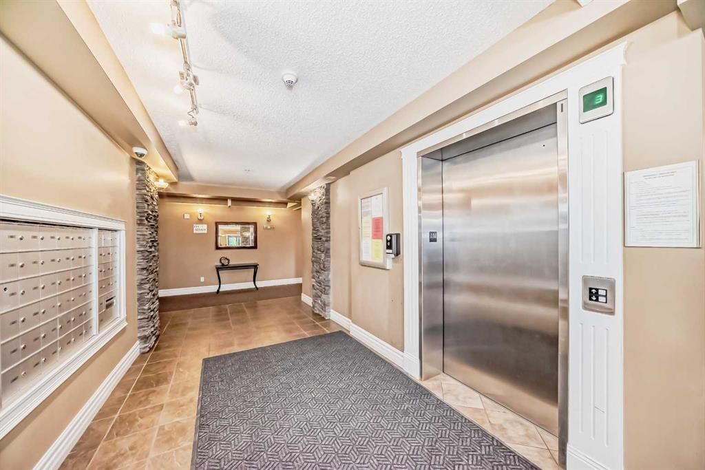 303, 369 Rocky Vista Park NW, Calgary — photo 3 of 29