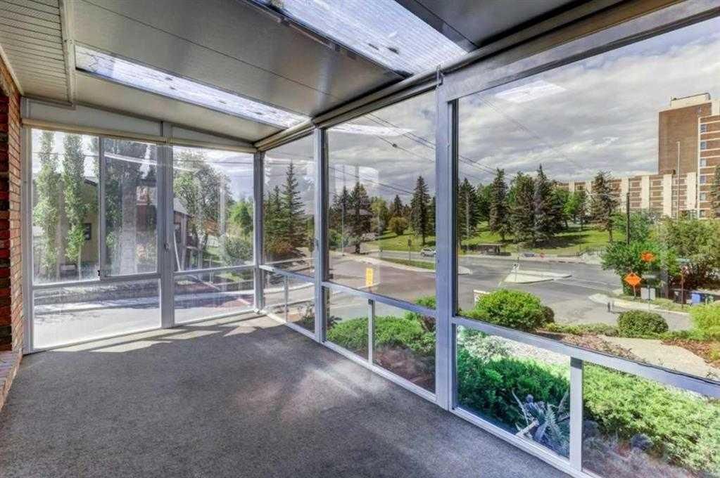 1402 Crescent Road NW, Calgary — photo 3 of 18