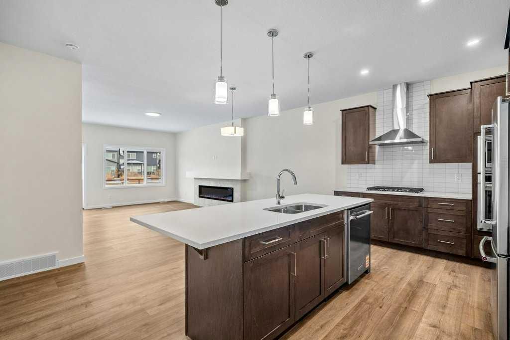 136 Wolf Hollow Manor SE, Calgary — photo 4 of 50