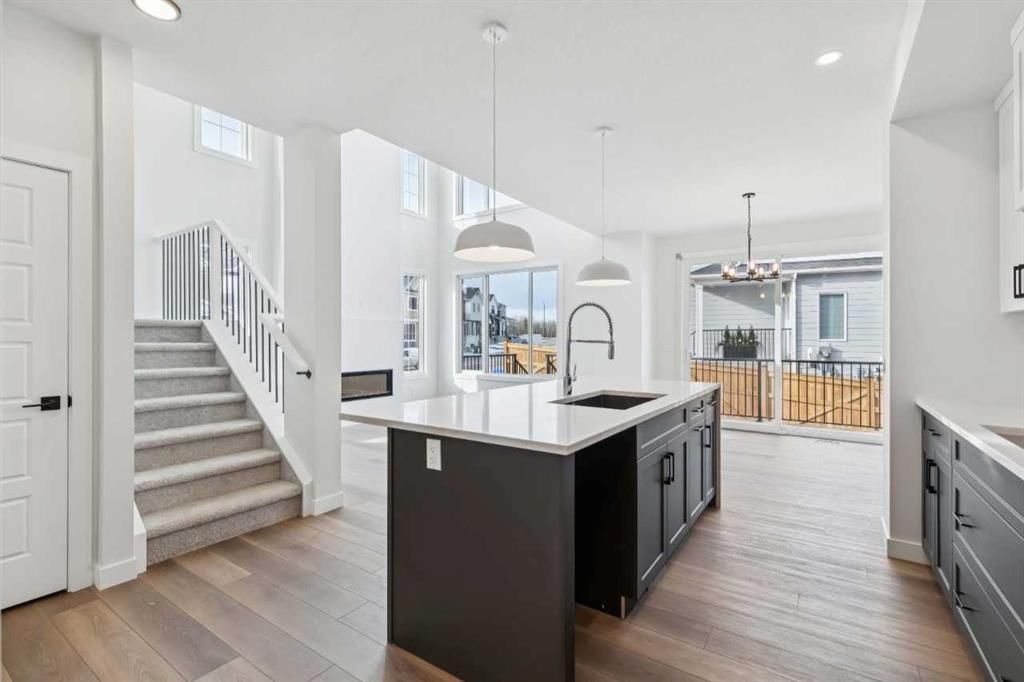 79 Versant Rise SW, Calgary — photo 5 of 36
