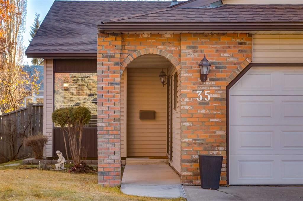 35 Woodstock Road SW, Calgary — photo 2 of 50