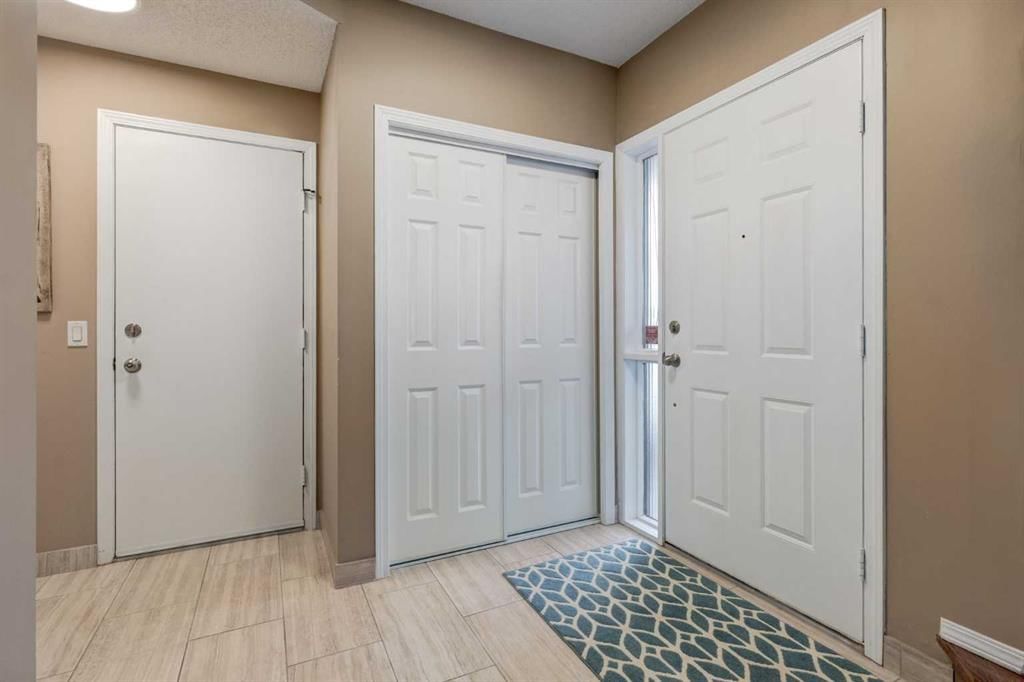 35 Woodstock Road SW, Calgary — photo 3 of 50