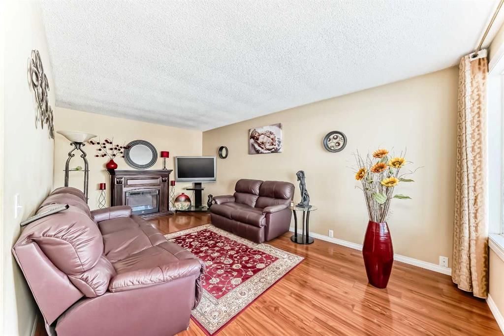 208 Bracewood Road SW, Calgary — photo 2 of 46