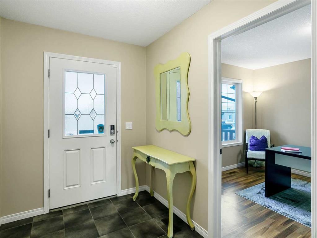 37 Silverado Saddle Avenue SW, Calgary — photo 2 of 36