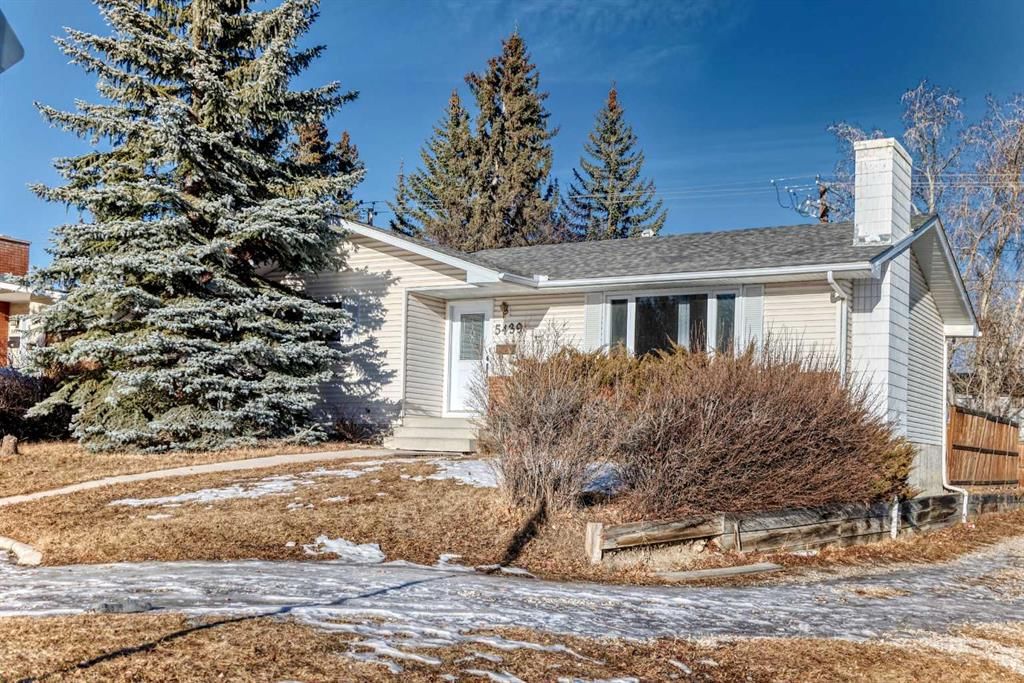5439 Dalrymple Crescent NW, Calgary — photo 2 of 46