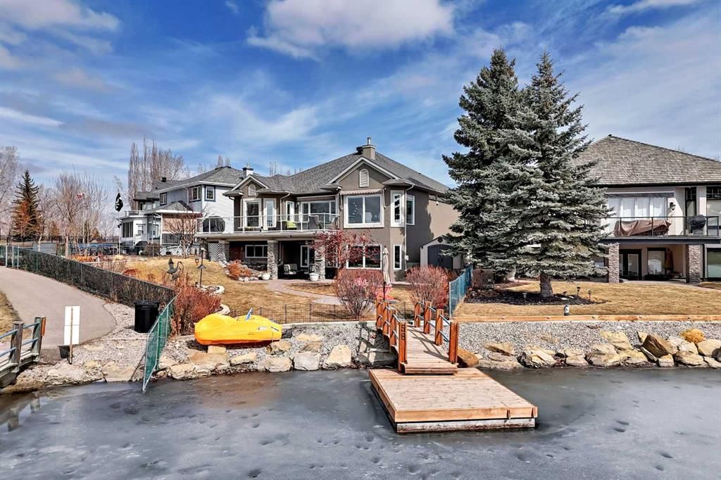 58 Chapala Crescent SE, Calgary — photo 5 of 50