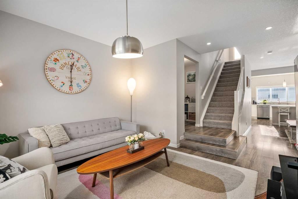 63 Masters Crescent SE, Calgary — photo 5 of 42