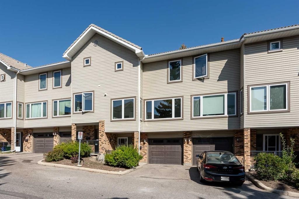 12 Coachway Gardens SW, Calgary — photo 2 of 30