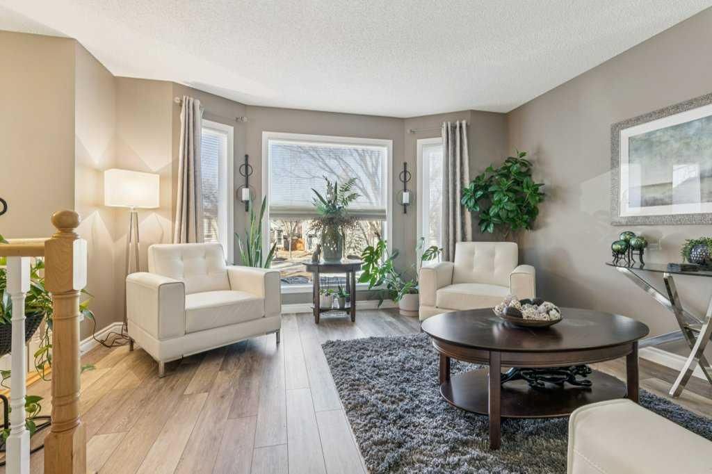 11 Somervale Drive SW, Calgary — photo 4 of 38
