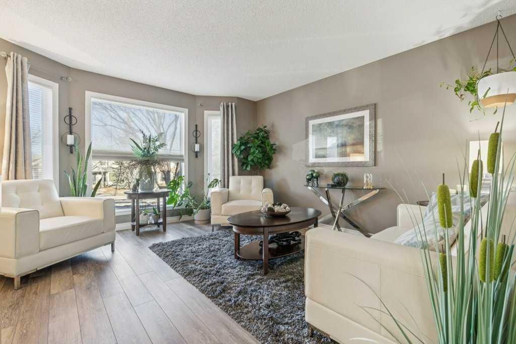 11 Somervale Drive SW, Calgary — photo 5 of 38