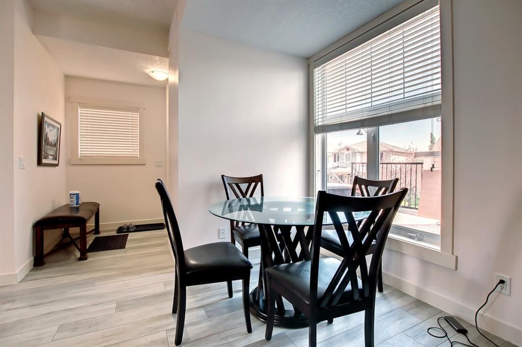154 West Springs Road SW, Calgary — photo 4 of 33
