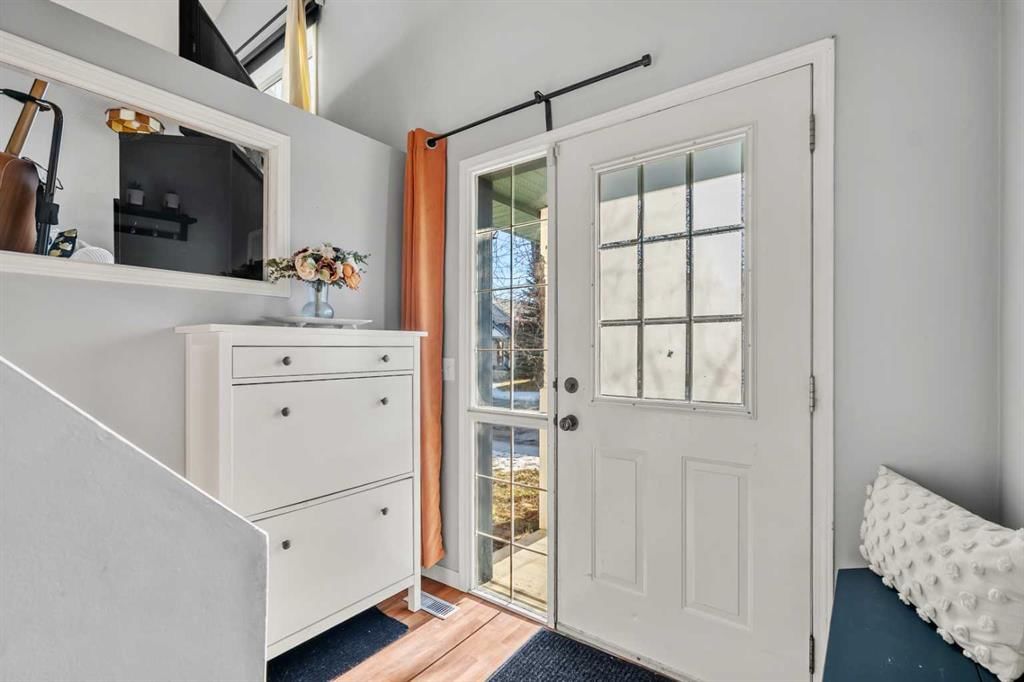 192 Mt Aberdeen Circle SE, Calgary — photo 4 of 48