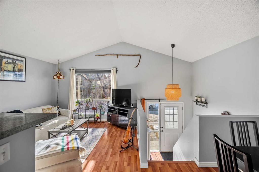 192 Mt Aberdeen Circle SE, Calgary — photo 5 of 48