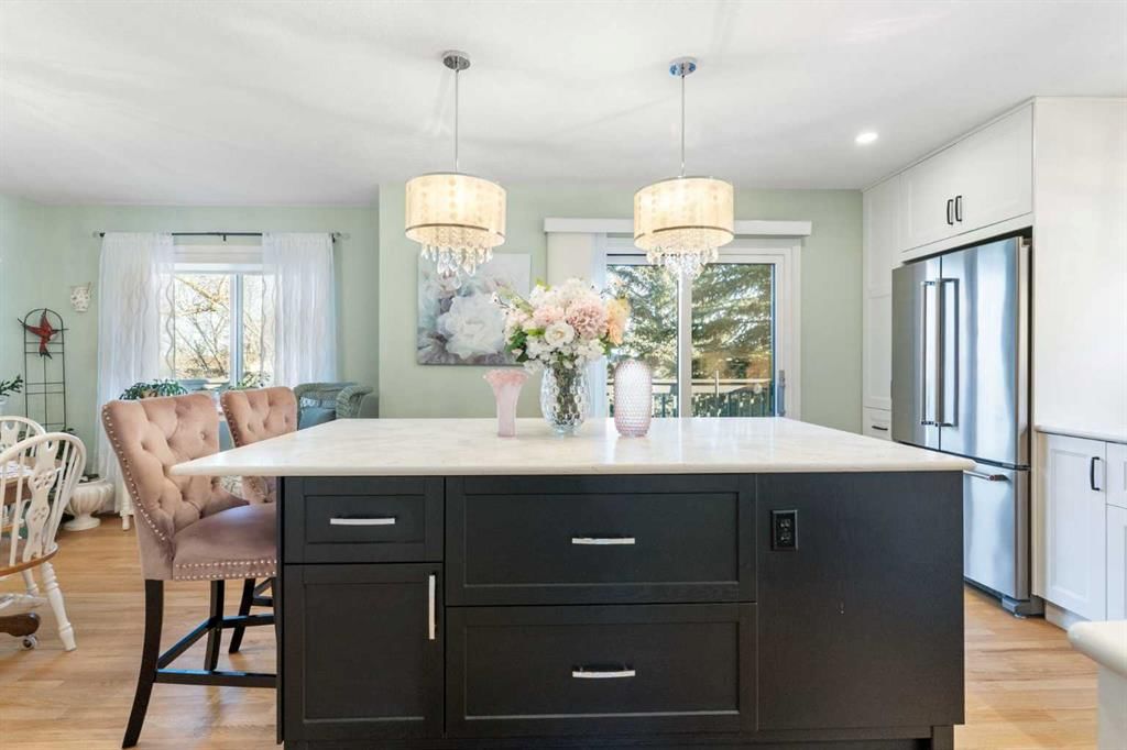 34, 118 Strathcona Road, Calgary — main listing photo