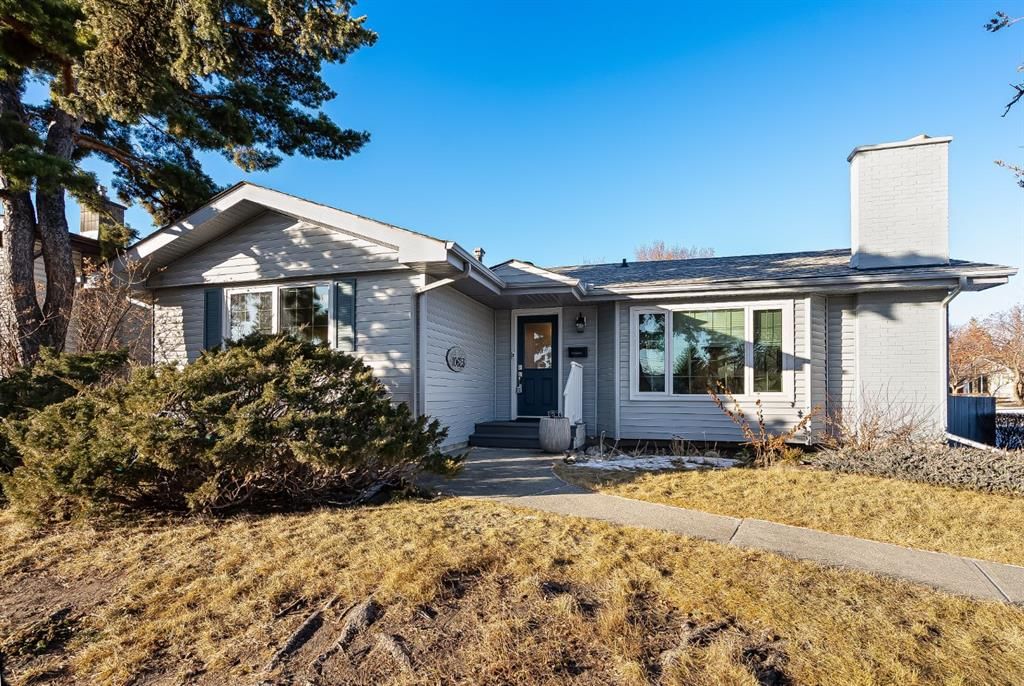 10623 Waneta Crescent SE, Calgary — photo 2 of 41