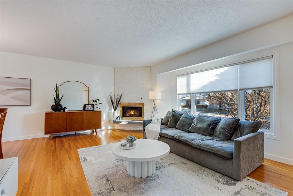 10623 Waneta Crescent SE, Calgary — photo 3 of 41