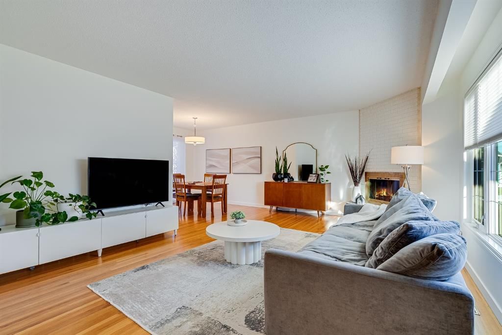 10623 Waneta Crescent SE, Calgary — photo 4 of 41