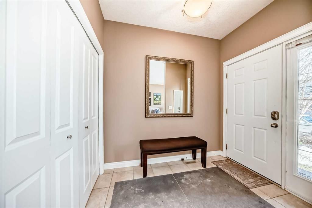 3921 1 Street NW, Calgary — photo 2 of 43