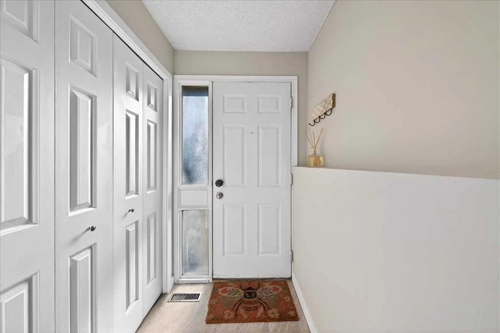 112 Glamis Terrace SW, Calgary — photo 4 of 42