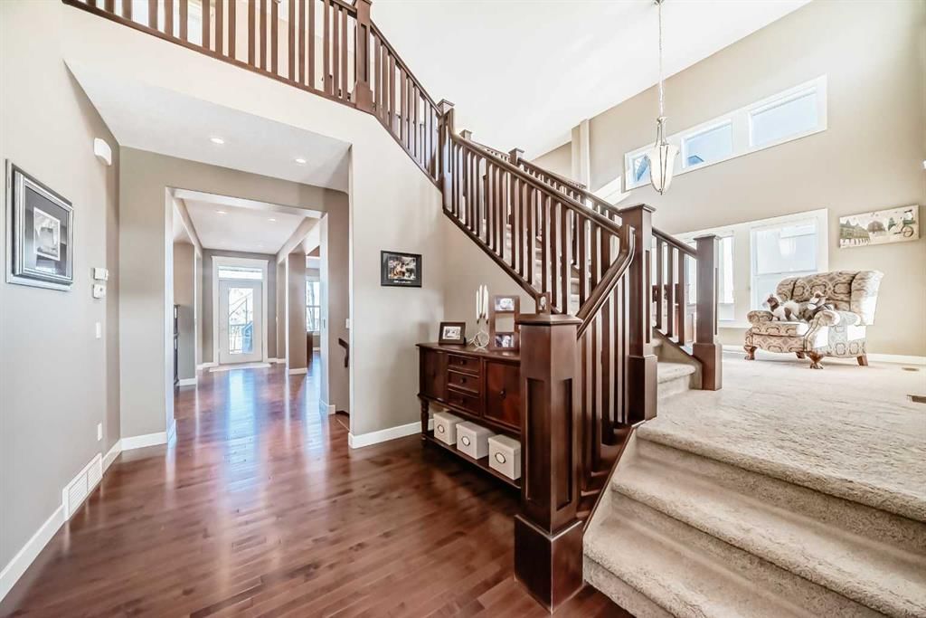 49 Crestridge View SW, Calgary — photo 2 of 50