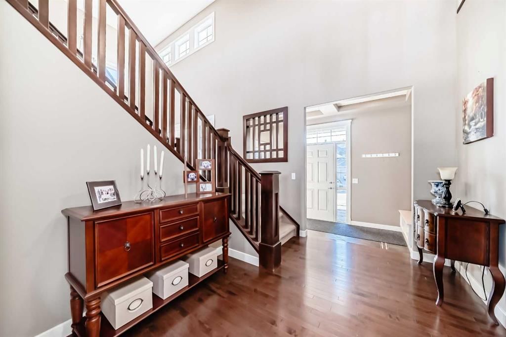 49 Crestridge View SW, Calgary — photo 3 of 50