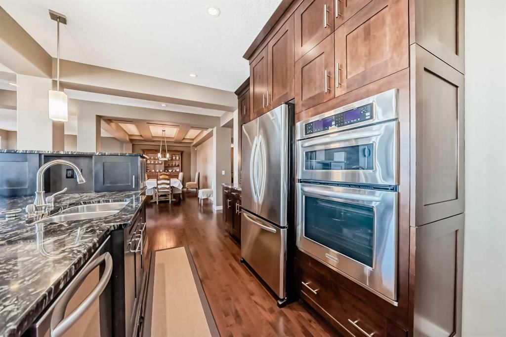 49 Crestridge View SW, Calgary — photo 5 of 50