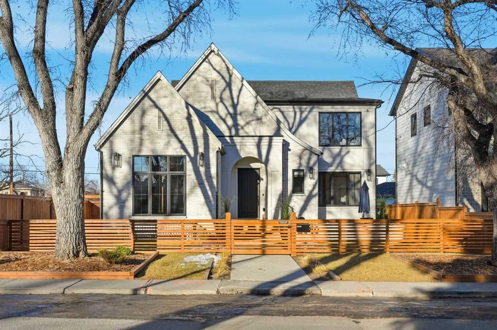 2040 56 Avenue SW, Calgary — main listing photo