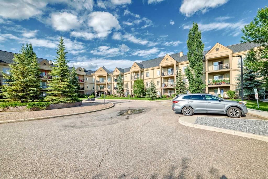 212, 52 Cranfield Link SE, Calgary — photo 2 of 32
