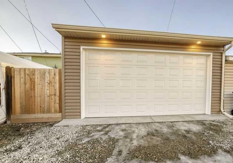 7840 20A Street SE, Calgary — photo 2 of 46