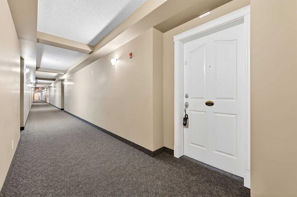 212, 369 Rocky Vista Park NW, Calgary — photo 3 of 50
