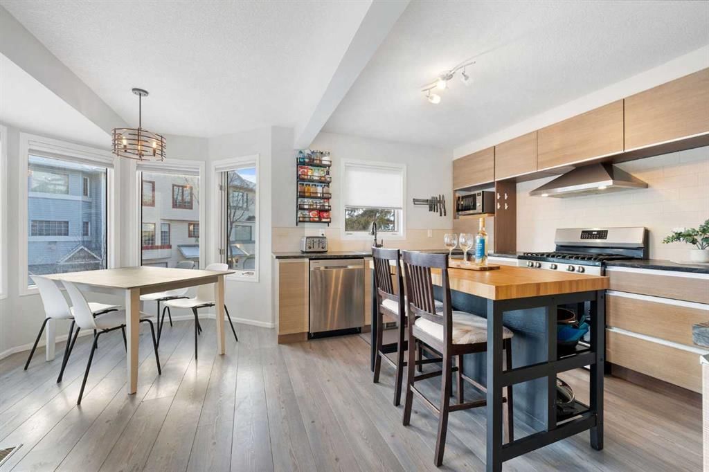 60 Prominence View SW, Calgary — photo 3 of 40