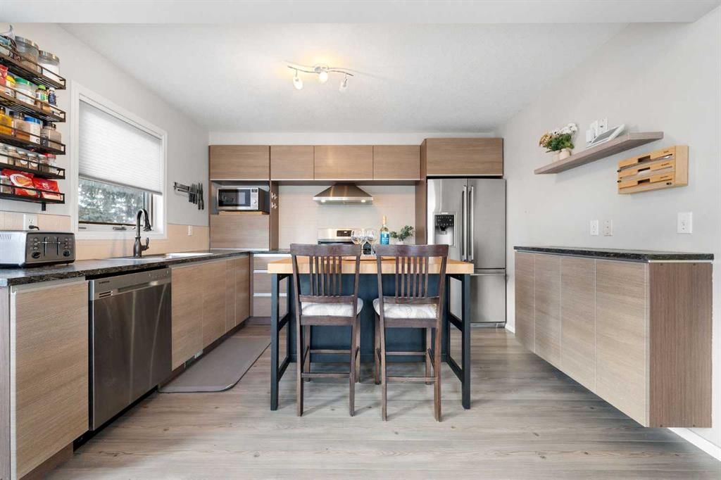 60 Prominence View SW, Calgary — photo 5 of 40