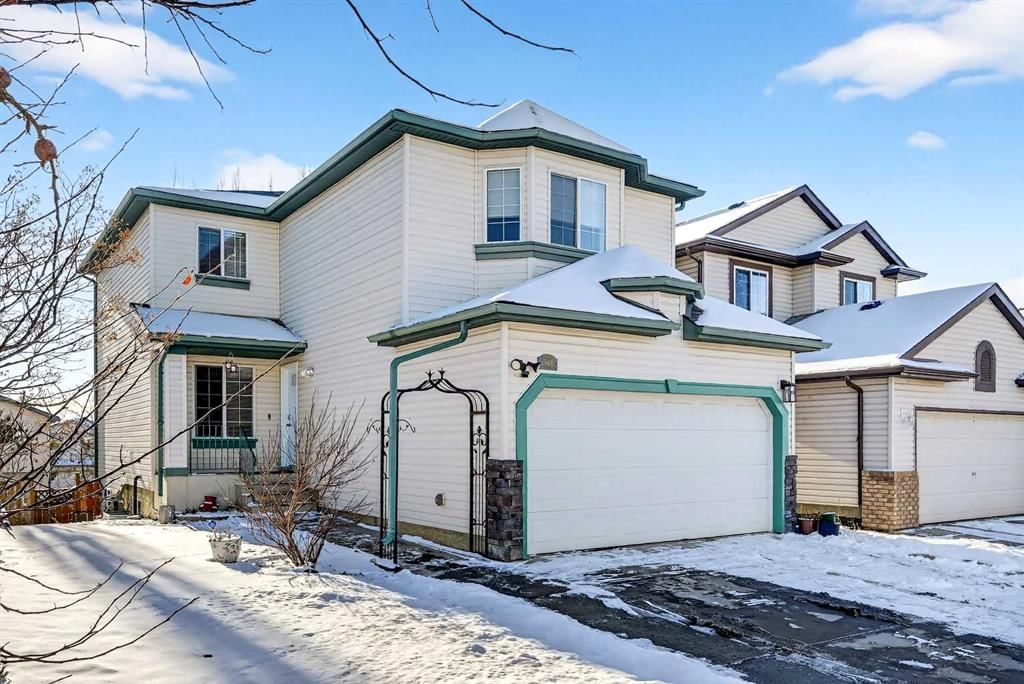 30 Tuscarora Way NW, Calgary — main listing photo