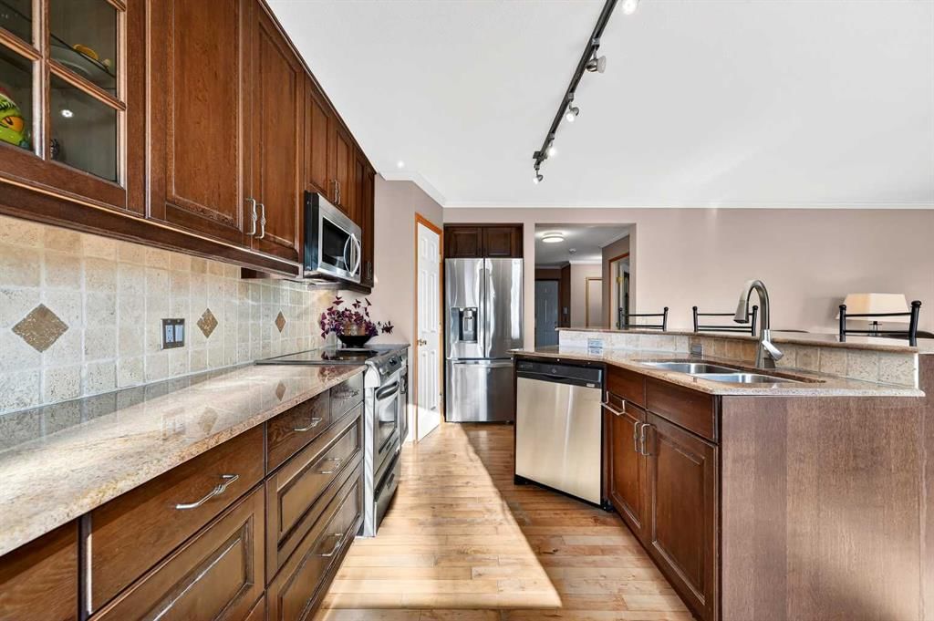 30 Tuscarora Way NW, Calgary — photo 3 of 42