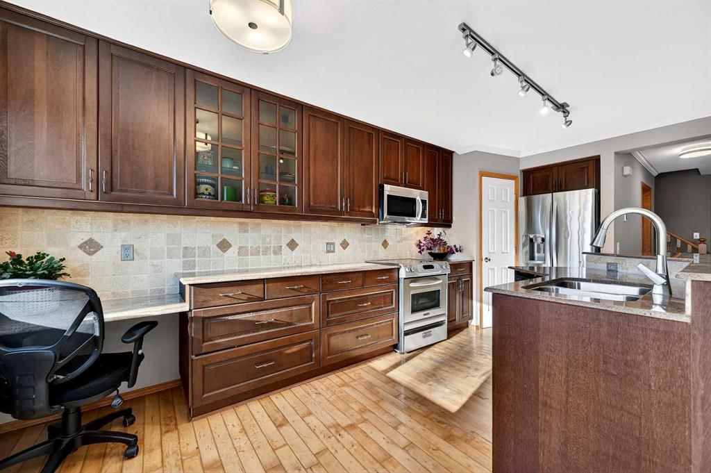 30 Tuscarora Way NW, Calgary — photo 5 of 42