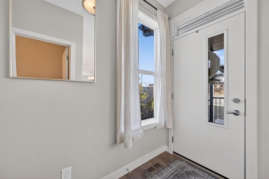 9 Walcrest Gate SE, Calgary — photo 3 of 33