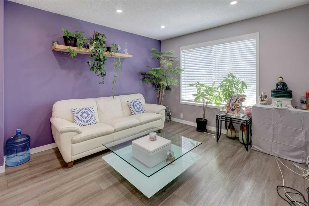 112 Martin Crossing Court NE, Calgary — photo 4 of 33