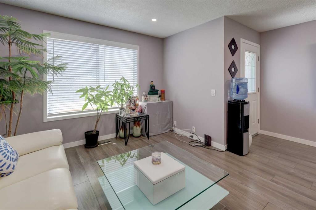 112 Martin Crossing Court NE, Calgary — photo 5 of 33