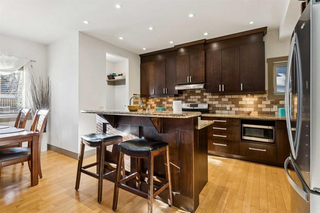 1827 Westmount Road NW, Calgary — photo 5 of 34